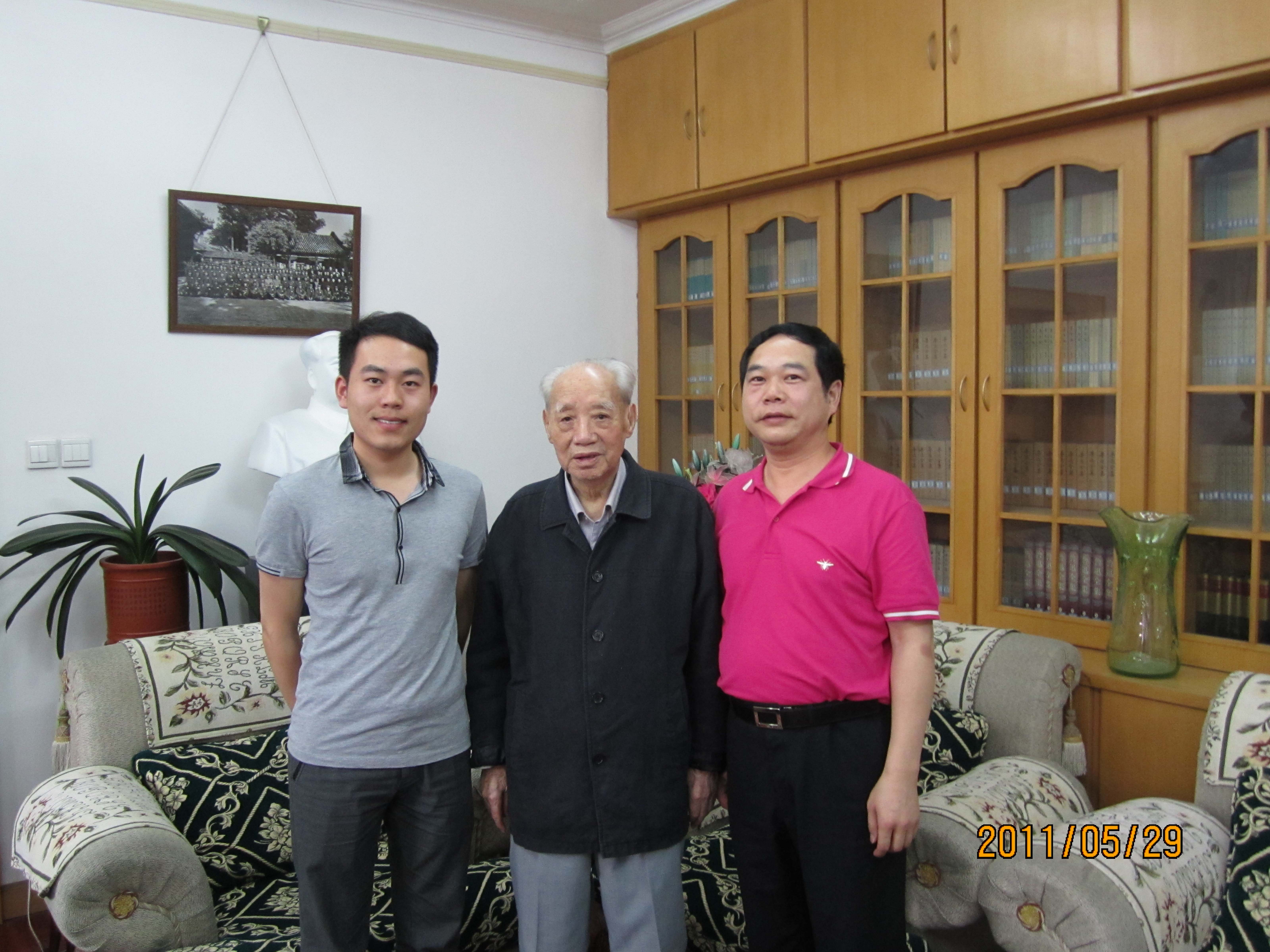 2011年5月全黨紅色之旅，拜望96高齡的中共中央原副主席汪東興.JPG