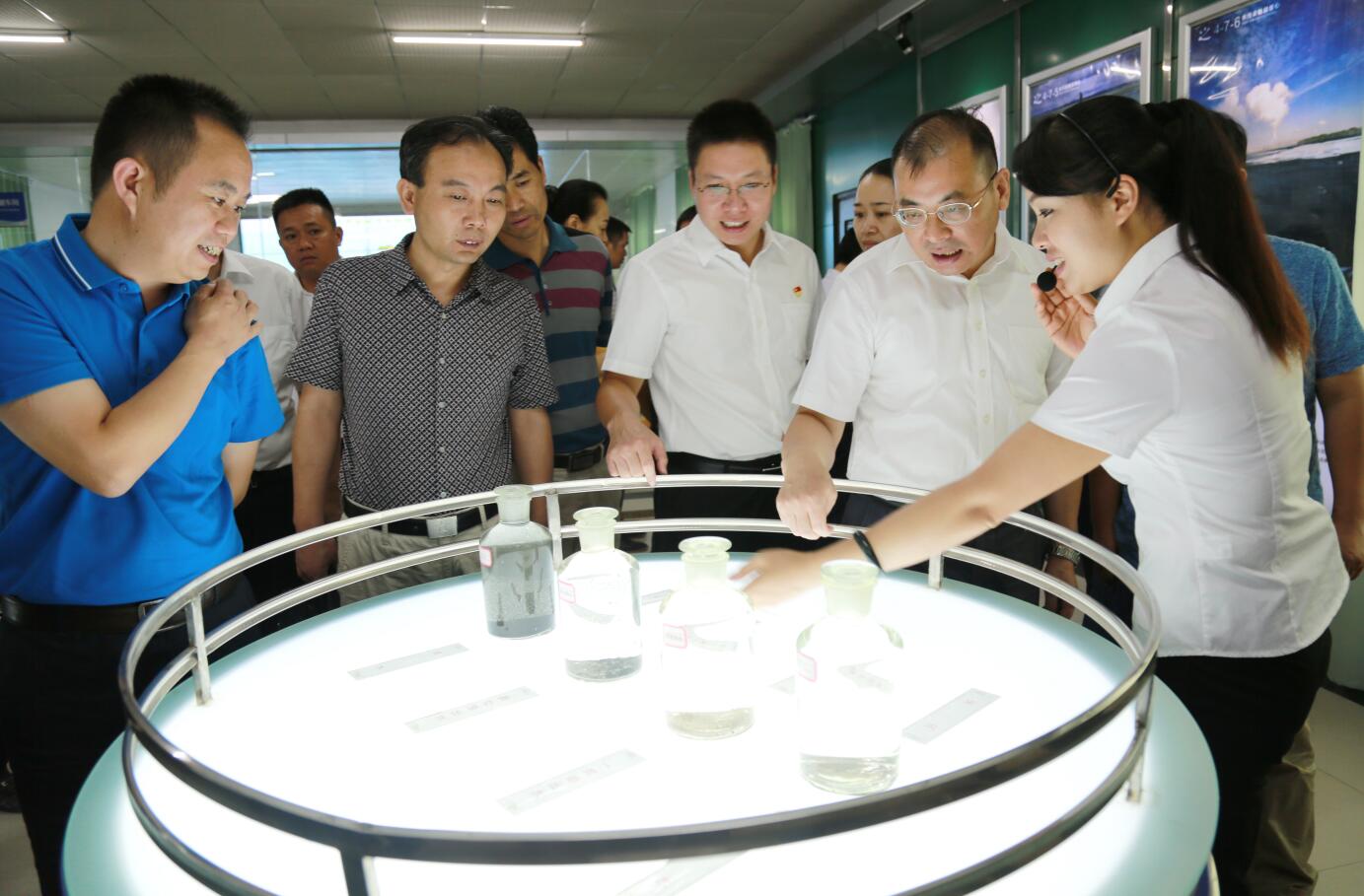 2016年9月，時(shí)任湖南省懷化市委常委、組織部部長(cháng)，現任郴州市市委常委、組織部部長(cháng)江波蒞臨公司視察.JPG