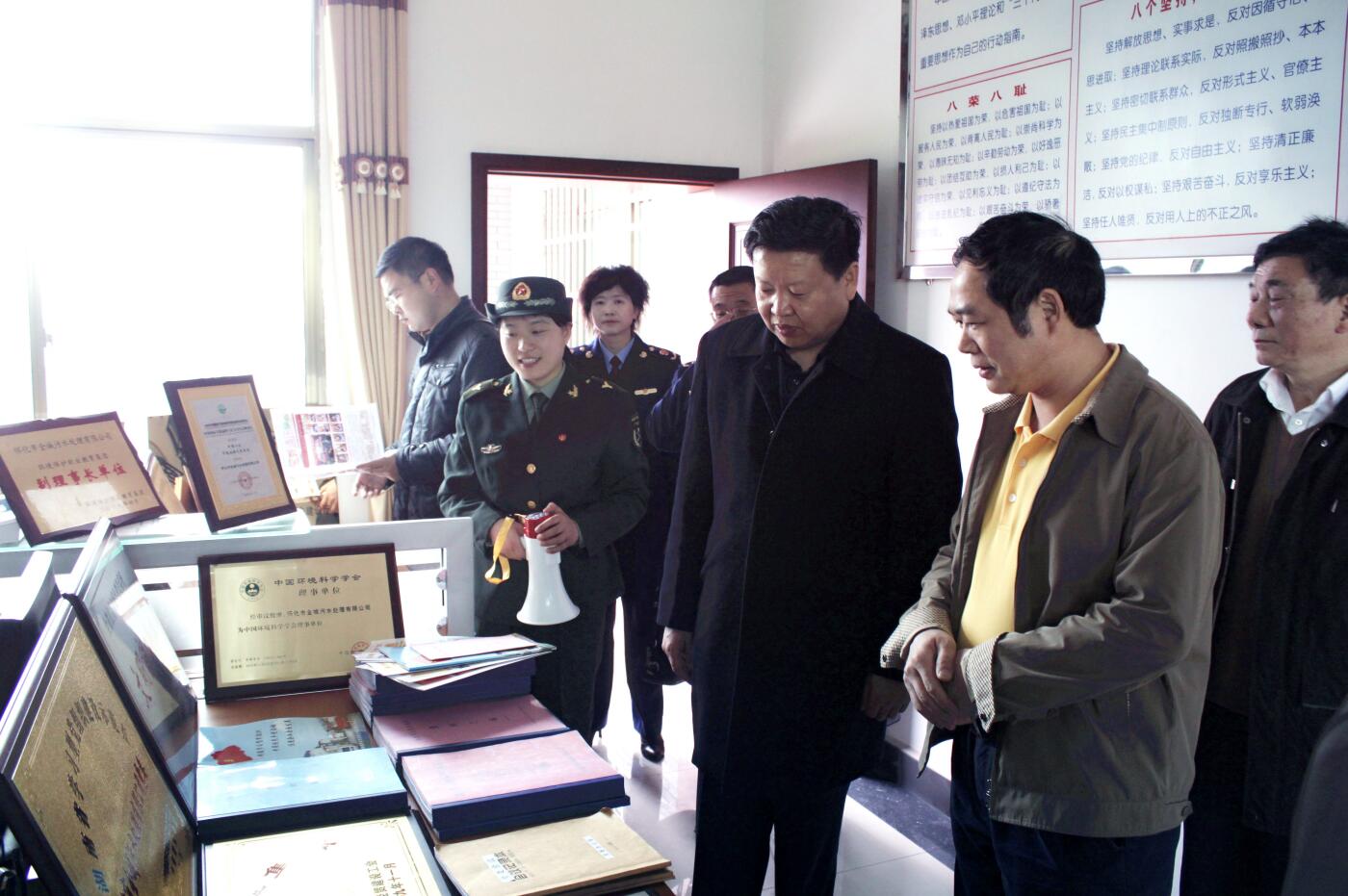 2011年3月，國家工商局總局個(gè)體司司長(cháng)李玉家受中央組織部委托視察公司黨建工作.JPG