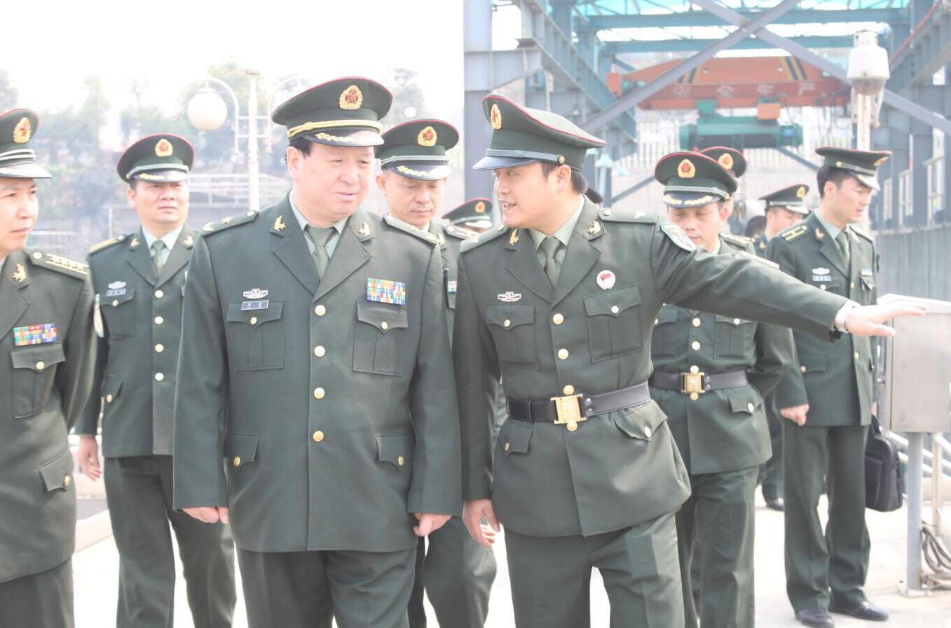 2011年3月，時(shí)任省軍區政治部原主任劉新將軍蒞臨公司視察.jpg