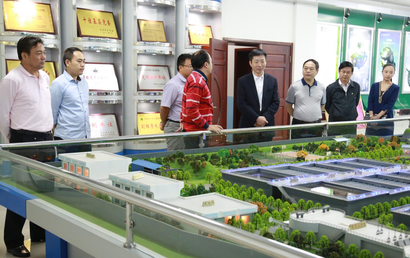2015年10月，副市長(cháng)胡長(cháng)春一行蒞臨公司調研.JPG