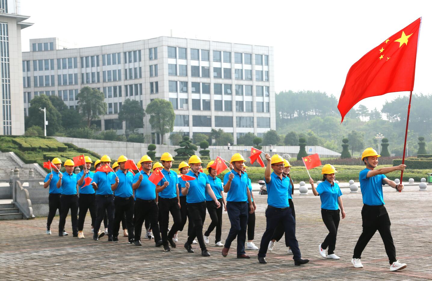 20190711  參加城管系統建國70周年快閃活動(dòng).JPG
