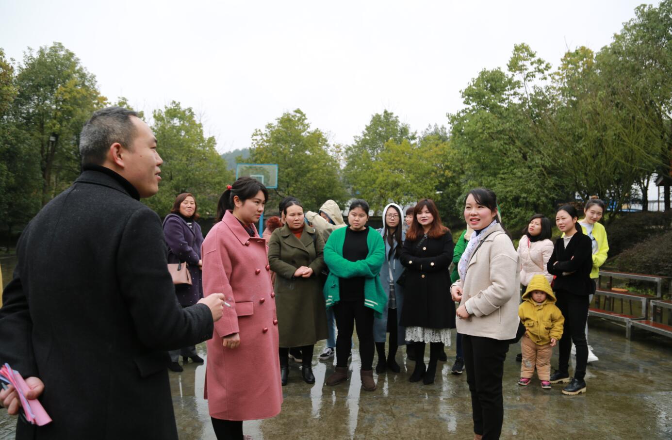 2019三八婦女節在愛(ài)晚亭開(kāi)展趣味小游戲.JPG