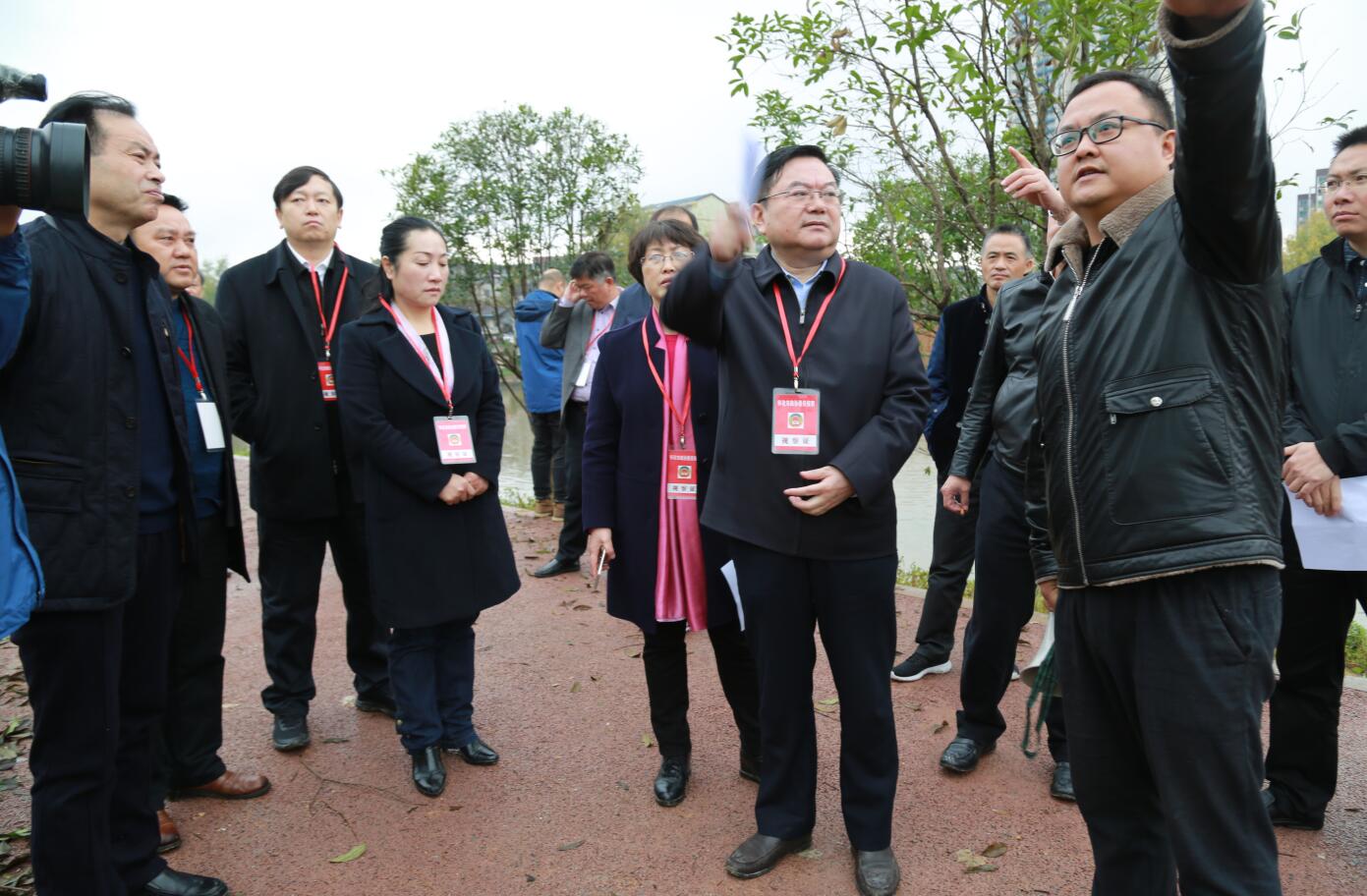 2018年11月，市政協(xié)主席李軍察看污水處理管網(wǎng).JPG